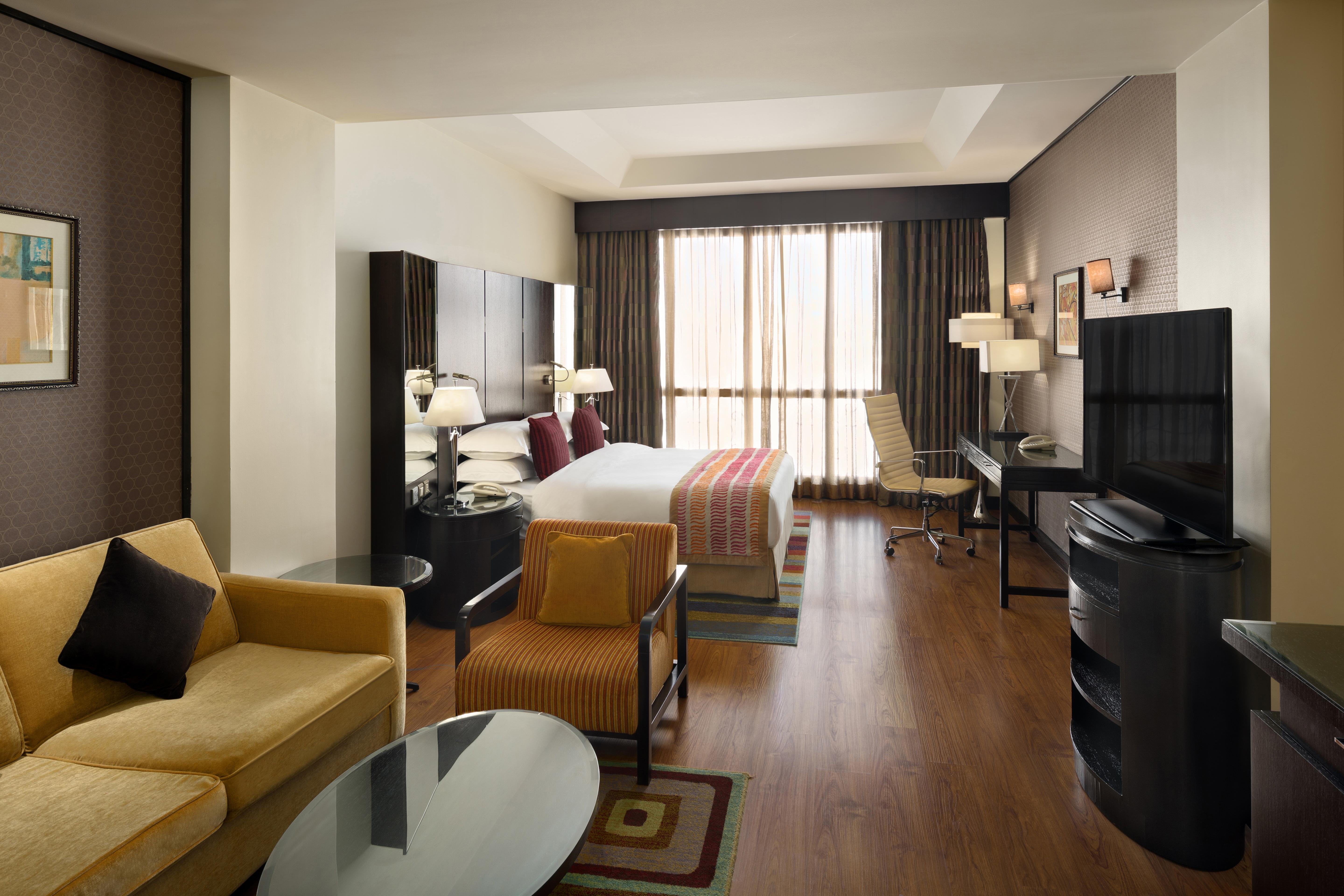Отель Crowne Plaza Al Khobar By Ihg Экстерьер фото A room at the hotel