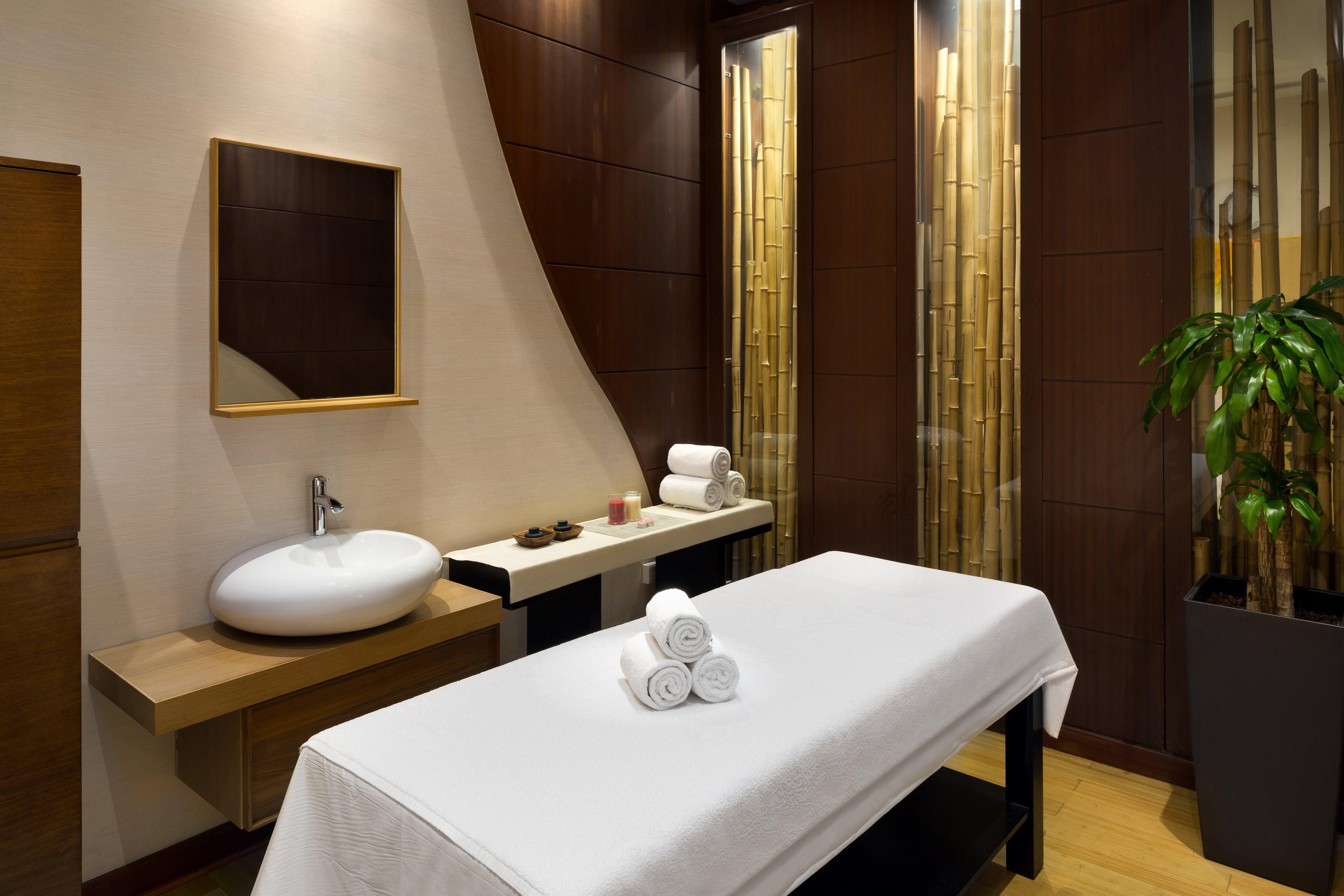 Отель Crowne Plaza Al Khobar By Ihg Экстерьер фото A massage table