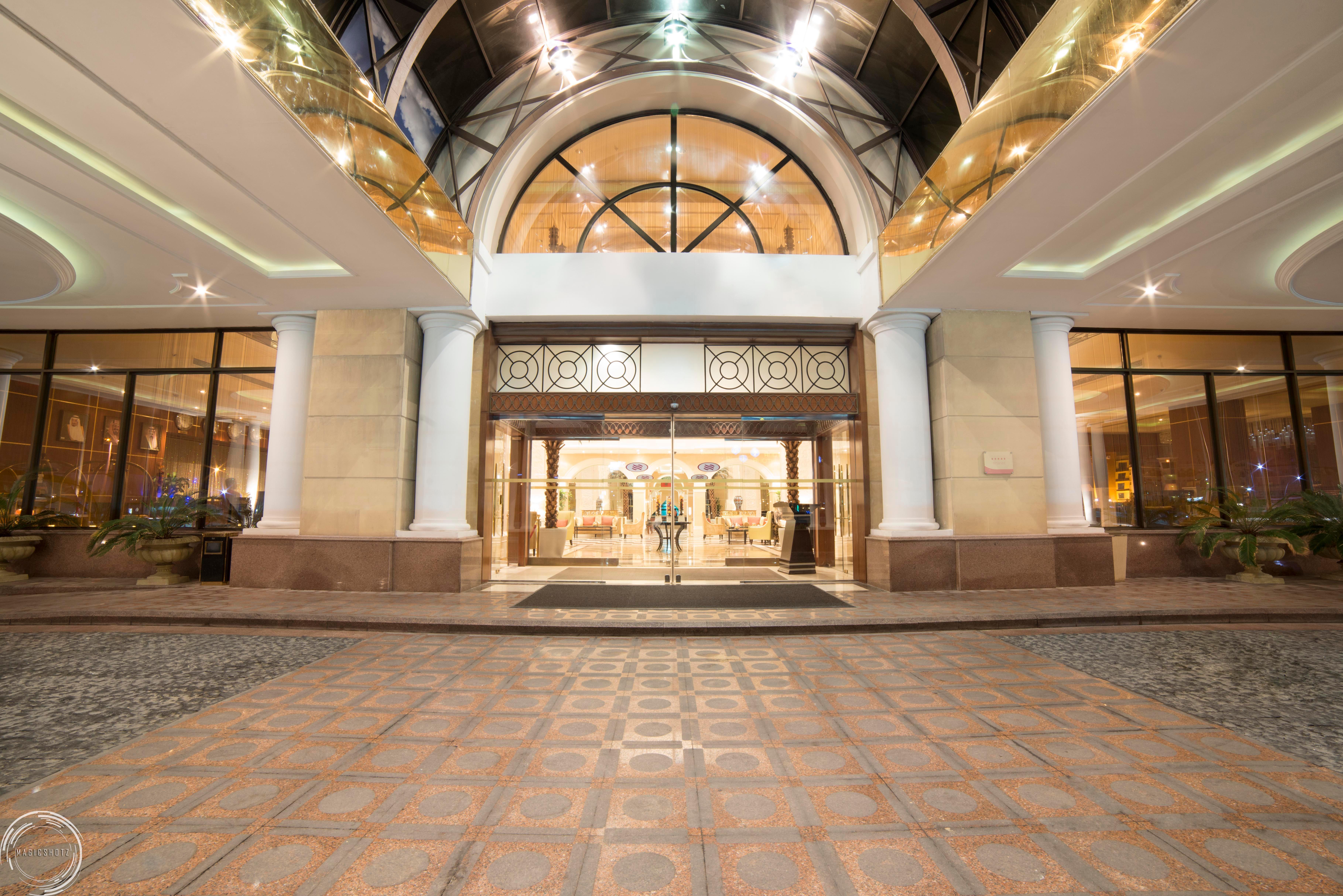 Отель Crowne Plaza Al Khobar By Ihg Экстерьер фото Entrance to the hotel