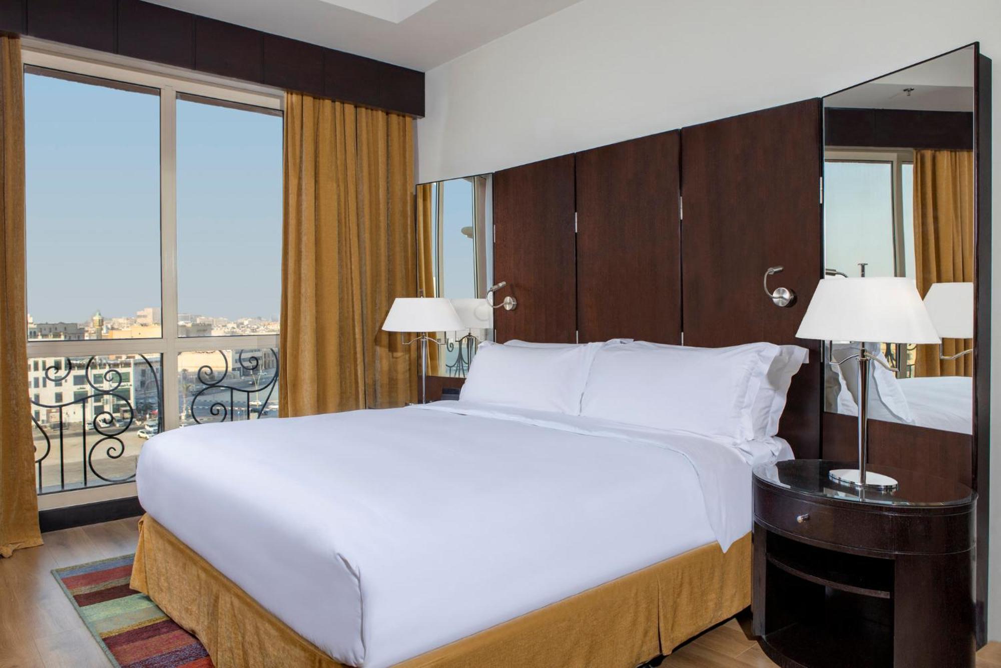Отель Crowne Plaza Al Khobar By Ihg Экстерьер фото A bedroom at the hotel